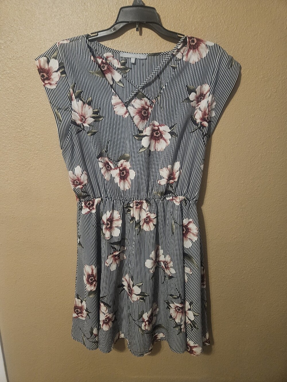 Sweet Rain Striped Black & White Floral V-Neck Mini Dress Floral Print LARGE